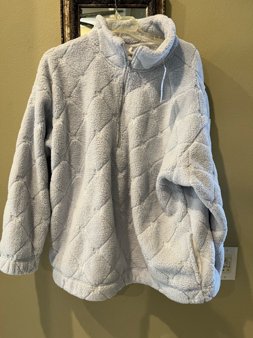 Hollister NWT Cozy Light Gray Sherpa Pullover Jacket for Kids